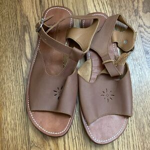 Adelisa & Co Estrella Women’s Leather Sandals size 39 (8.5-9)